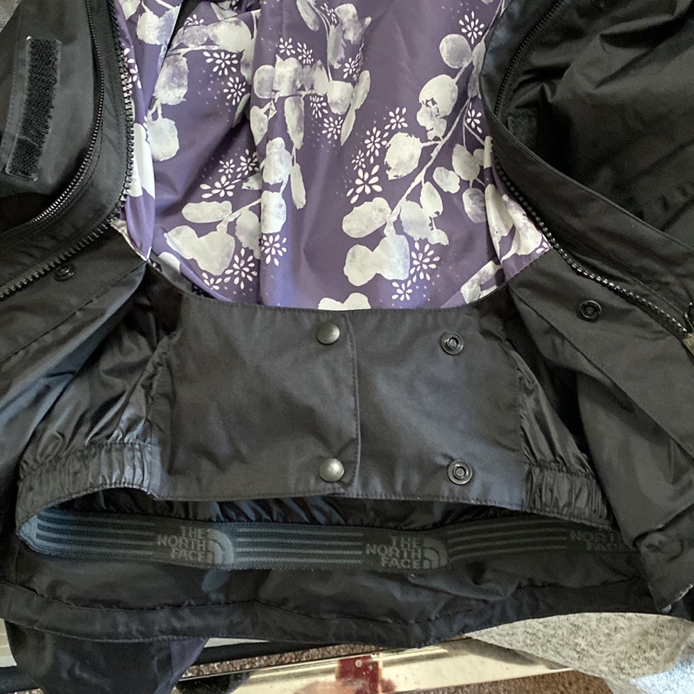 North Face Outerwear Jacket - Picture 12 of 15